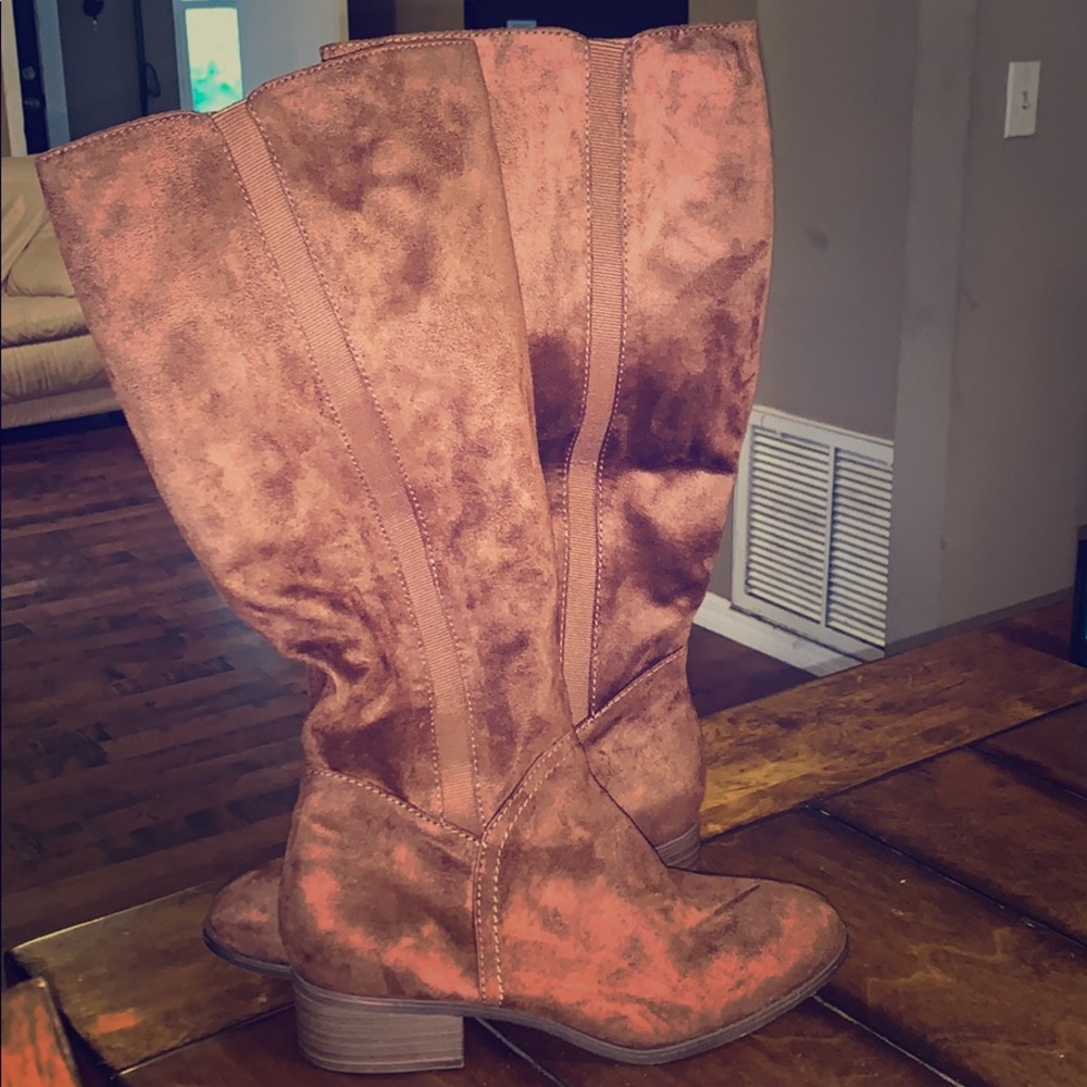 Universal Thread Boots in Brown 👢